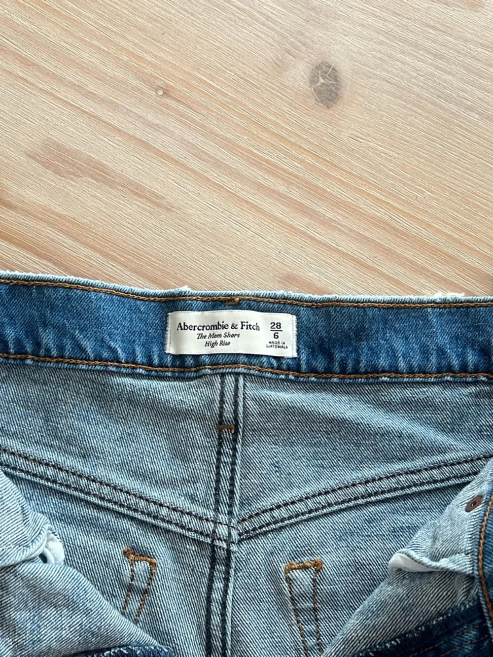 Abercrombie & Fitch The Mom Short High Rise Denim Short Size 28 - Picture 4 of 6